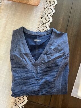 Clove Women's Navy V-Neck Seamless Top